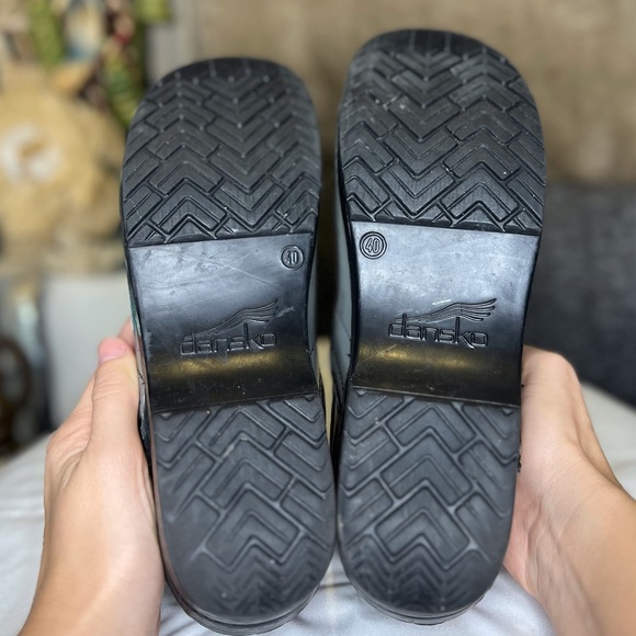 Dansko nursing clogs - Picture 9 of 10